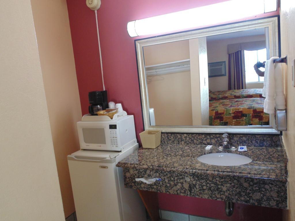 Western Inn & Suites Taft Habitación foto